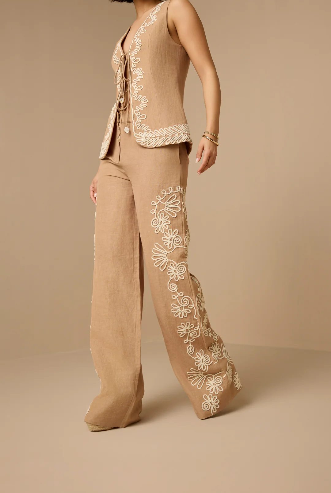 Mihi Brown Set by Hemant & Nandita - Image 3