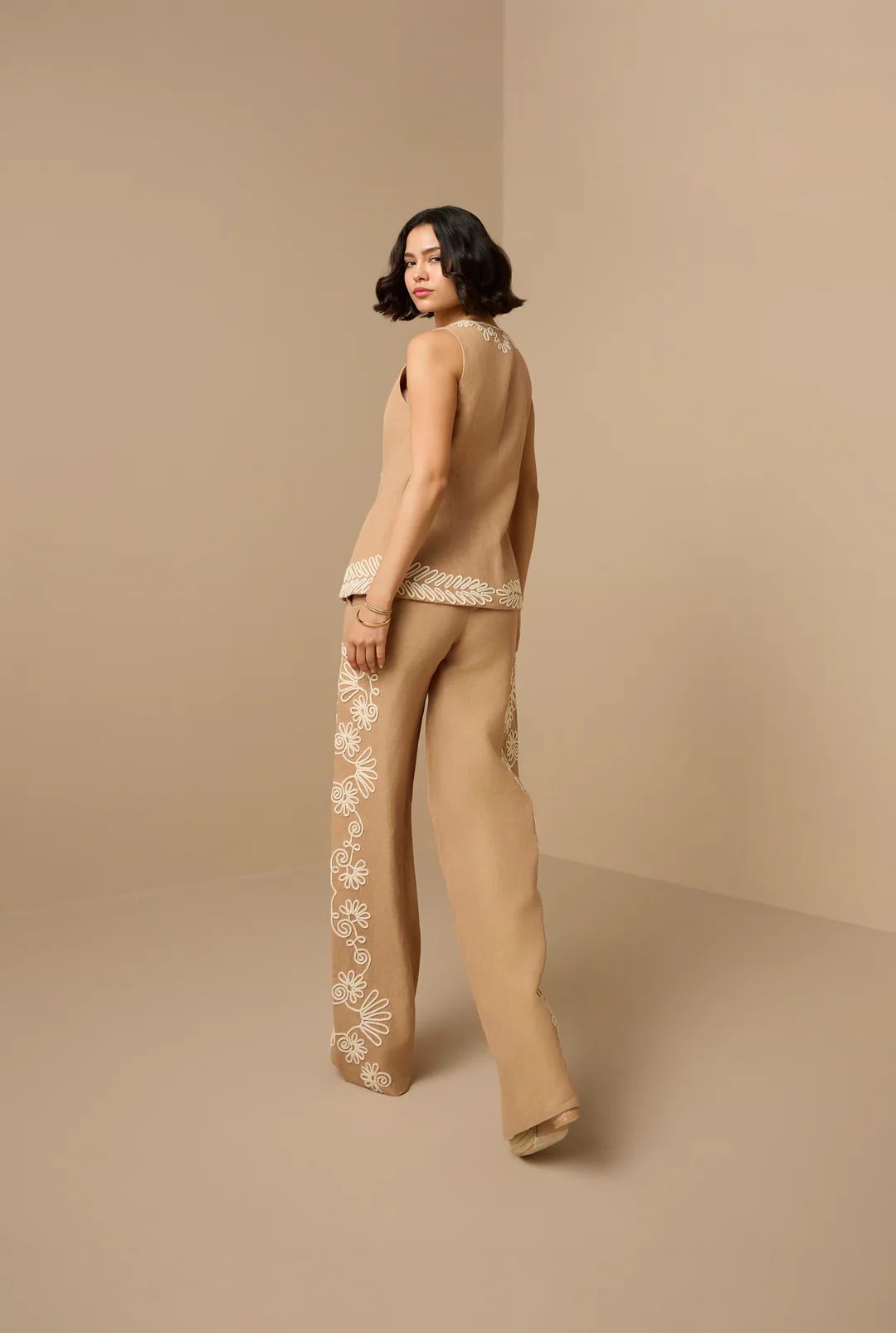 Mihi Brown Set by Hemant & Nandita - Image 2